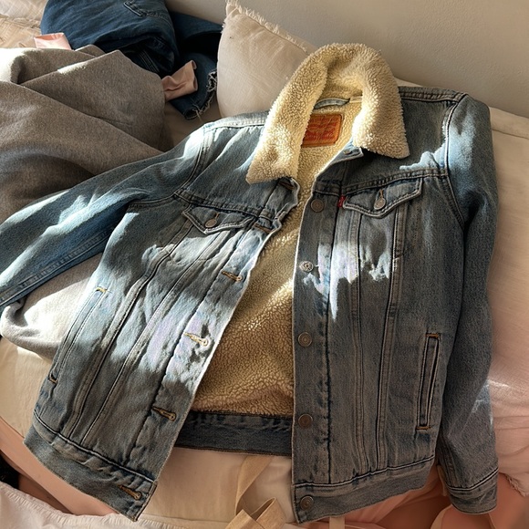LEVIS Jean Sherpa jacket NWOT - Picture 3 of 3